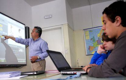 Clase de tecnología en el colegio Montserrat.