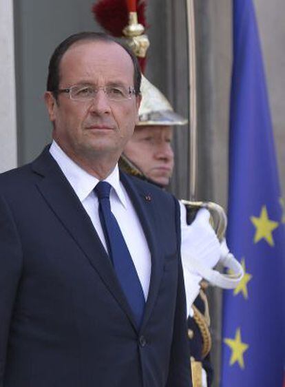 François Hollande, antes de reunirse con el presidente del Banco Mundial, Jim Yong Kim, en el Palacio del Elíseo en París.