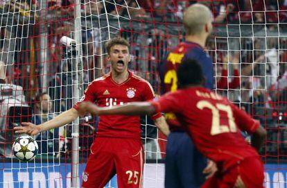 Müller celebra el cuarto gol del Bayern.