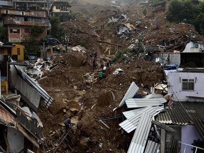 La destrucción causada por las fuertes lluvias en Petrópolis, en imágenes