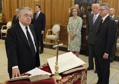 Juan Jos&eacute; Gonz&aacute;lez Rivas en el acto en el que tom&oacute; posesi&oacute;n como magistrado del Constitucional, en noviembre de 2012. 