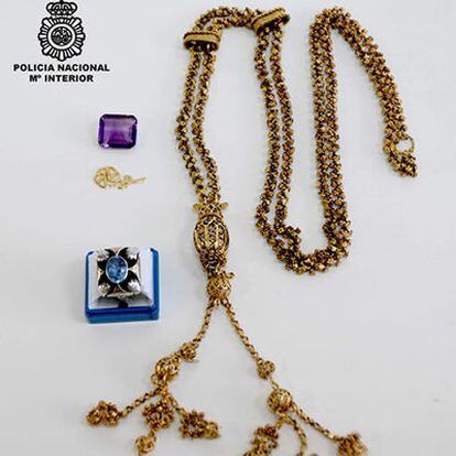 Algunas de las joyas de la catedral de Jaén recuperadas por la policía