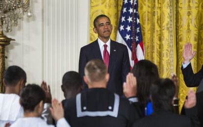 Barack Obama preside ceremonia de nacionalización de militares en la Casa Blanca