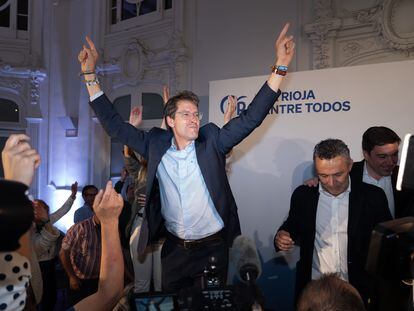 El candidato del PP a la Presidencia de La Rioja, Gonzalo Capellán, celebra su victoria en las elecciones de este domingo.