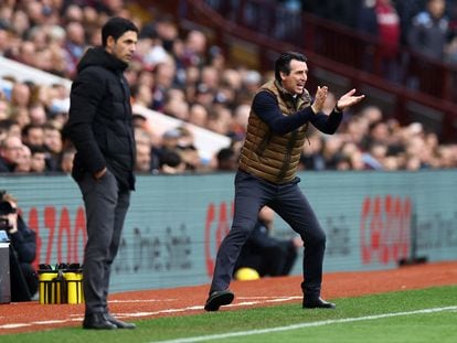 Arteta y Emery en la banda del campo del Villa Park el pasado febrero, durante el Villa-Arsenal de Premier.