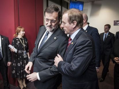 Mariano Rajoy y el primer ministro irland&eacute;s, Enda Kenny, en Bruselas el 19 de marzo.  