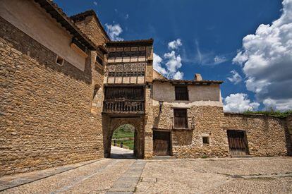 Vista del convento de las Agustinas Ermitañas, en la villa de Mirambel (Teruel).