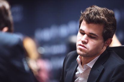 Magnus Carlsen, al comienzo de la 12ª partida