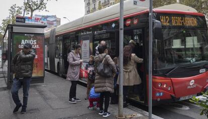 Un bus de la xarxa ortogonal de Barcelona.