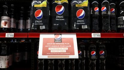 Cartel de un hipermercado de Carrefour en Francia en el que se indicaba que se dejaba de vender la marca Pepsi por las subidas de precios.