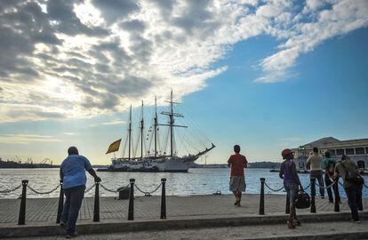 The Royal Spanish Navy's training ship Juan Sebastian Elcano arrives to Havana harbor on May 11, 2016.
The four-masted topsail ship is touring several Latin American countries in her 87th training cruise. / AFP PHOTO / YAMIL LAGE