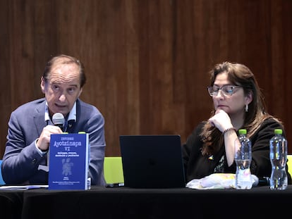 Carlos Beristain y Ángela Buitrago durante la presentación del último informe del GIEI sobre el 'caso Ayotzinapa', en Ciudad de México, el pasado 25 de julio.