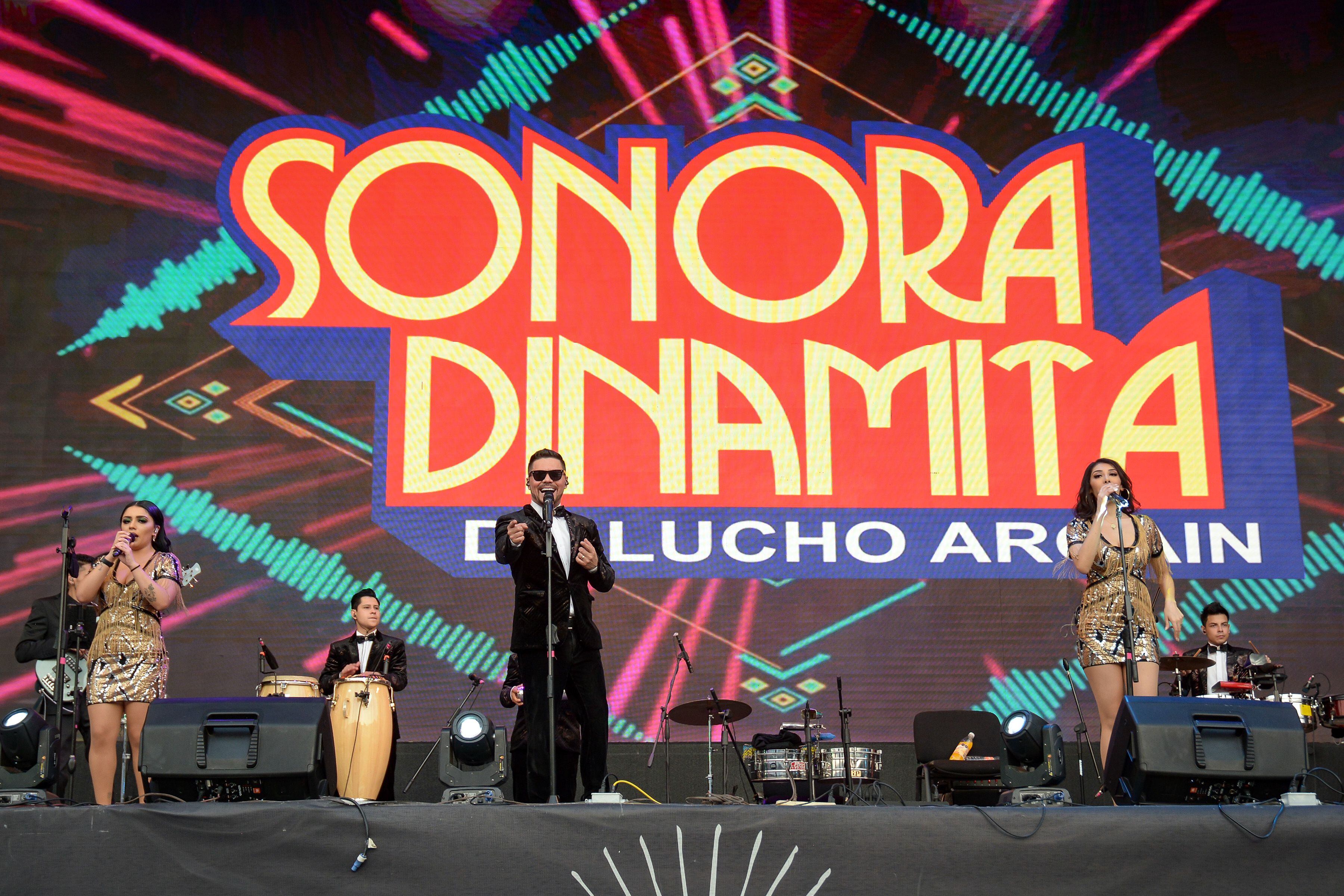 El conjunto mexicano La Sonora Dinamita durante el Festival de la Cumbia, en 2021.