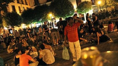 Un botell&oacute;n en la plaza del 2 de mayo de Madrid en 2012.