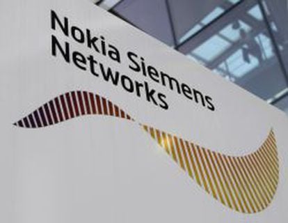 Logotipo de Nokia Siemens Networks en la sede de la empresa.