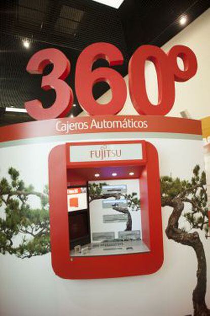 Un modelo de cajero autom&aacute;tico de Fujitsu.