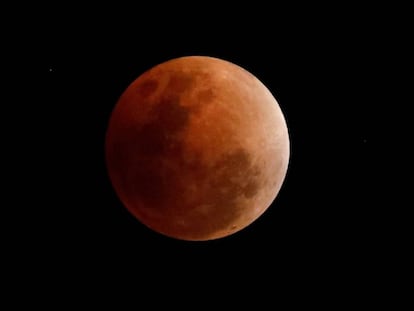 No te pierdas ningún detalle del eclipse lunar más largo gracias a tu móvil