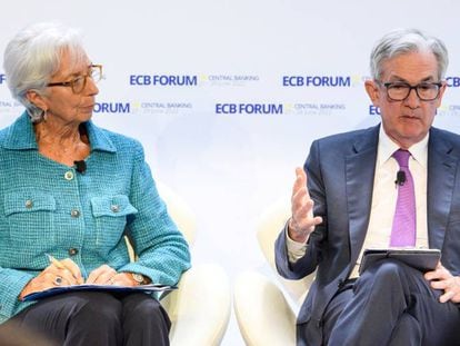 Christine Lagarde junto a Jerome Powell en el foro de bancos centrales que organiza el BCE en Sintra.