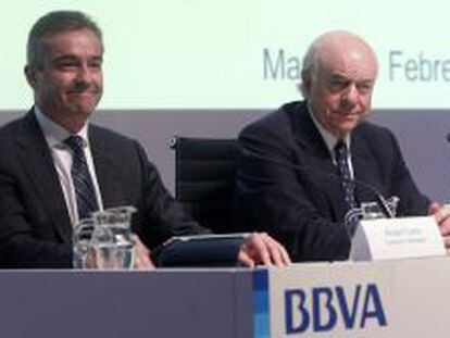 En la imagen, el presidente del BBVA, Francisco Gonz&aacute;lez (d) y el consejero delegado, &Aacute;ngel Cano. 