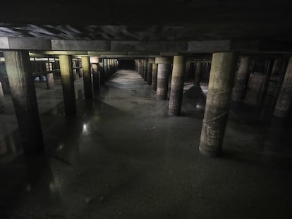 Interior del tanque de tormentas de Arroyofresno, el mayor del mundo por su capacidad.