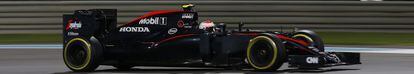El McLaren de Jenson Button, limpio de publicidad en su zona lateral