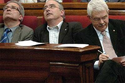 De izquierda a derecha, Joan Saura, Josep Bargalló y Pasqual Maragall (PSC) en el Parlamento catalán.