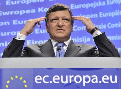 El presidente de la Comisión Europea, José Manuel Durão Barroso, gesticula durante una rueda de prensa en Bruselas.