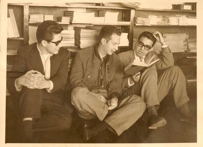 José Emilio Pacheco (i) junto con Sergio Pitol (c) y CarlosMonsiváis, en 1959.