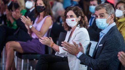 Isabel Díaz Ayuso, presidenta de la Comunidad de Madrid, y Toni Cantó en la presentación de la Oficina del Español y el próximo festival de la Hispanidad 2021, en el Círculo de Bellas Artes.