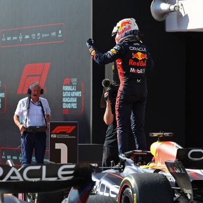 Formula One F1 - Hungarian Grand Prix - Hungaroring, Budapest, Hungary - July 23, 2023 Red Bull's Max Verstappen celebrates after winning the Hungarian Grand Prix REUTERS/Bernadett Szabo