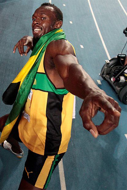 Bolt celebra su triunfo en los 200 metros.