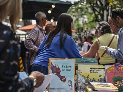 Ambiente en la Diada de Sant Jordi de Girona.