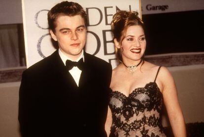 DiCaprio y Winslet en la alfombra roja de los Globos de Oro de 1998.