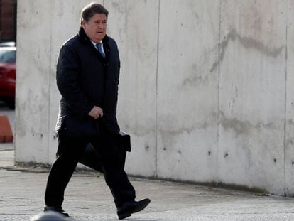 El exvicepresidente de Bankia y presidente de Bancaja, José Luis Olivas, a la llegada al juicio por la salida a Bolsa de Bankia el 18 de febrero.
