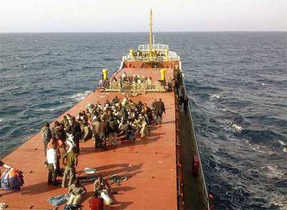 Inmigrantes a bordo del buque mercante 'Pinar'.