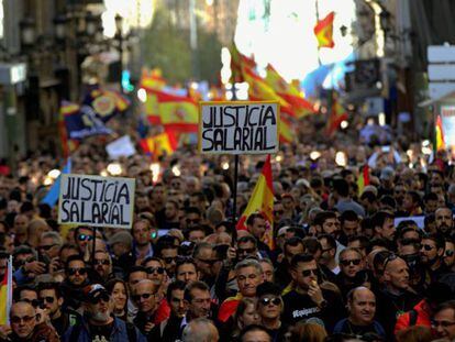 Manifestaci&oacute;n de polic&iacute;as y guardias civiles en Madrid por la igualdad salarial.