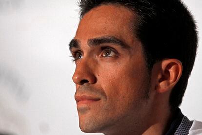 Alberto Contador, durante la rueda de prensa que dio tras serle comunicada la propuesta de sanción de un año.