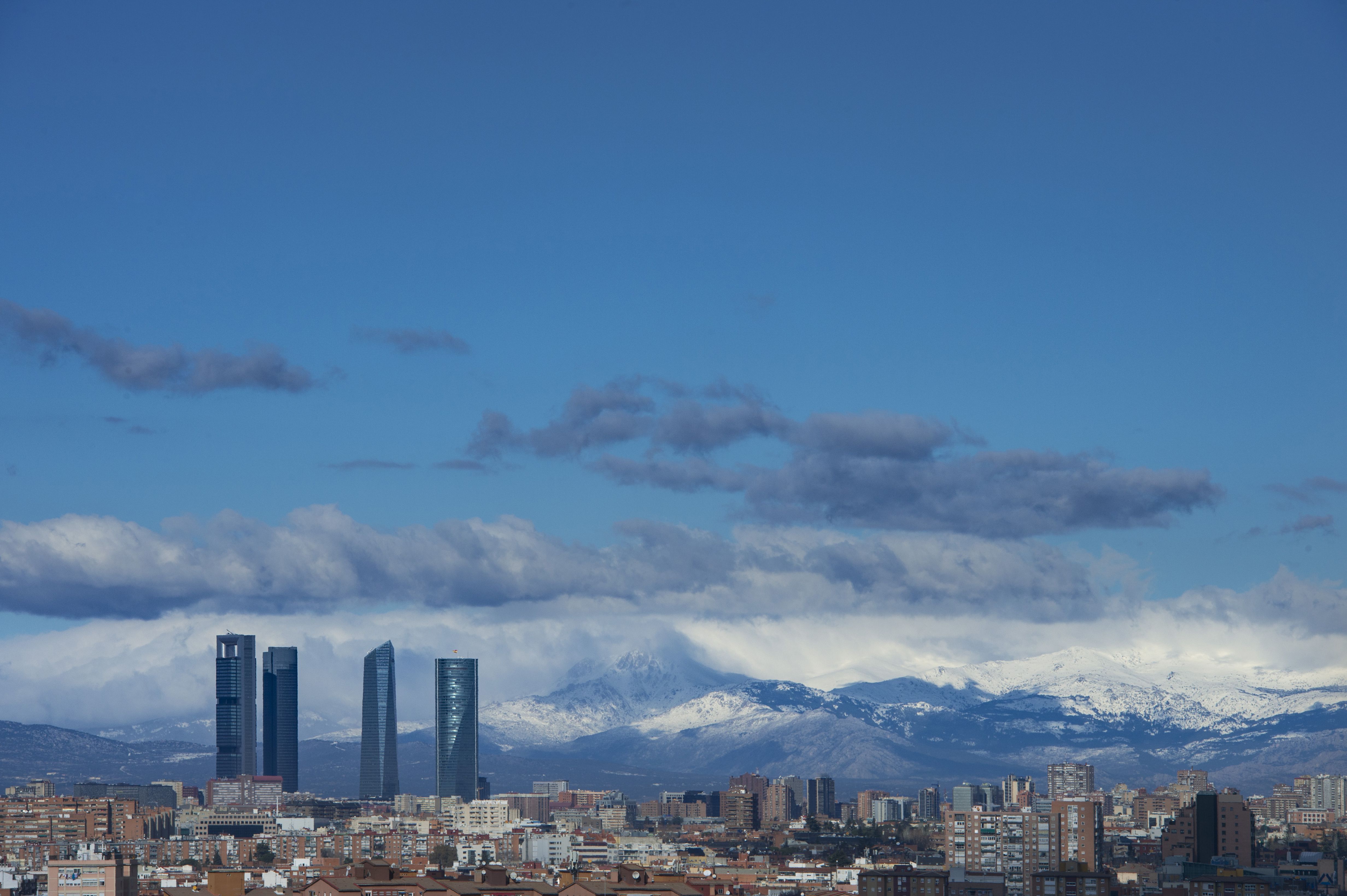 Skyline del norte de Madrid donde se ven las Cuatro Torres de Madrid, en la zona financiera de la capital española.