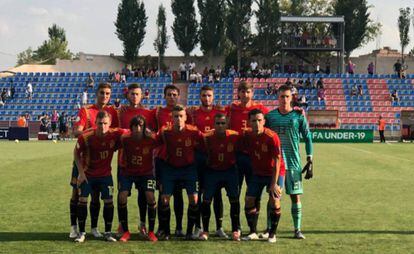 La selección sub-19, antes del inicio del choque ante Portugal.