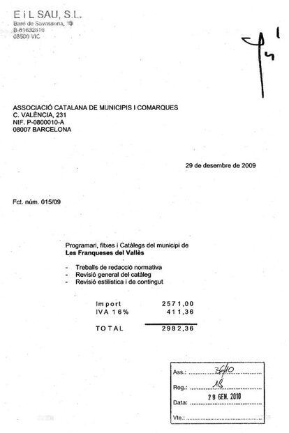 El mismo importe por trabajos muy diferentes.  Las 65 facturas que la empresa de Solà emitió el 29 de diciembre de 2009 son todas iguales, a pesar de que en algunos casos el trabajo que acarreaban conceptos como la “revisión estilística y de contenido” podía multiplicarse por 10 respecto a otros municipios.