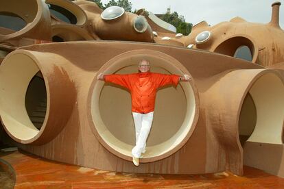 El diseñador Pierre Cardin celebró en el palacio, de su propiedad, su 80 cumpleaños y sus 50 años en la moda.