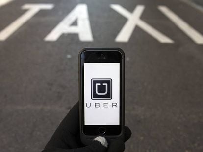 Logotipo de UBER para reservar taxis