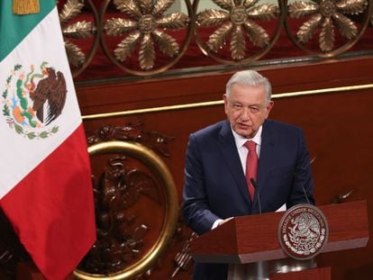 Andrés Manuel López Obrador, presidente de México durante la entrega  iniciativas de Reforma a la Constitución, en Palacio Nacional.