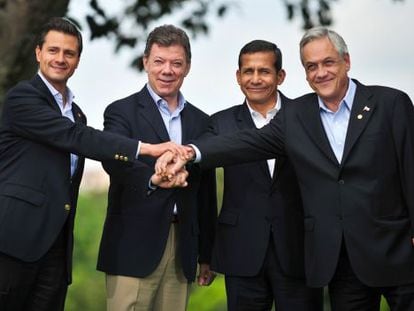 De izquierda a derecha, los presidentes de M&eacute;xico, Colombia, Per&uacute; y Chile, el pasado mayo en Cali.