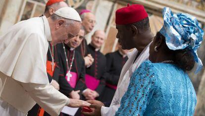 Francisco recibe a los nuevos embajadores de la Santa Sede.