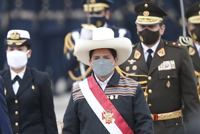 Pedro Castillo, en un desfile militar por las Fiestas Patrias en el Cuartel General del Ejército, en julio de 2021.