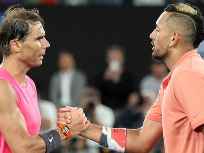 Nadal y Kyrgios se saludan tras el partido. En vídeo, el punto decisivo del partido y las declaraciones posteriores del español.