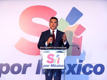 El dirigente del Partido Revolucionario Institucional (PRI), Alejandro Moreno, durante una rueda de prensa en Ciudad de México  en noviembre de 2020. EFE/José Méndez