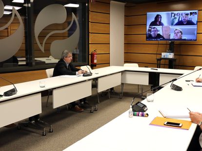 El presidente del PNV Andoni Ortuzar,junto a los miembros del EBB en la sede de su partido este lunes, donde han realizado una reunión por videoconferencia.