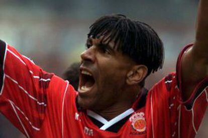 Vicente Engonga celebra un gol en su etapa en el Mallorca.
